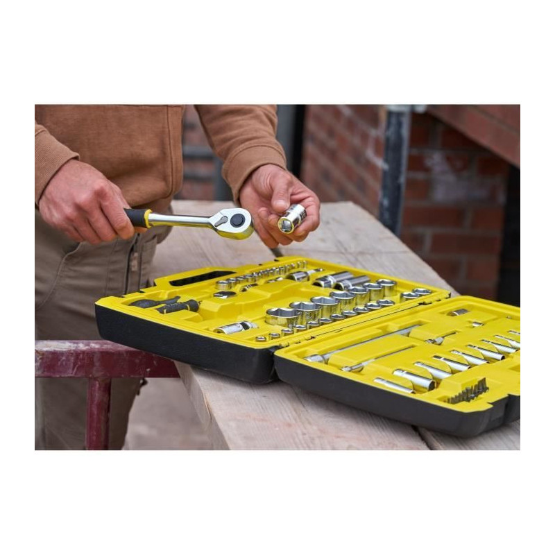 1/4 and 1/2 Stanley - FMMT82826-1 socket set with ratchet and fatmax l