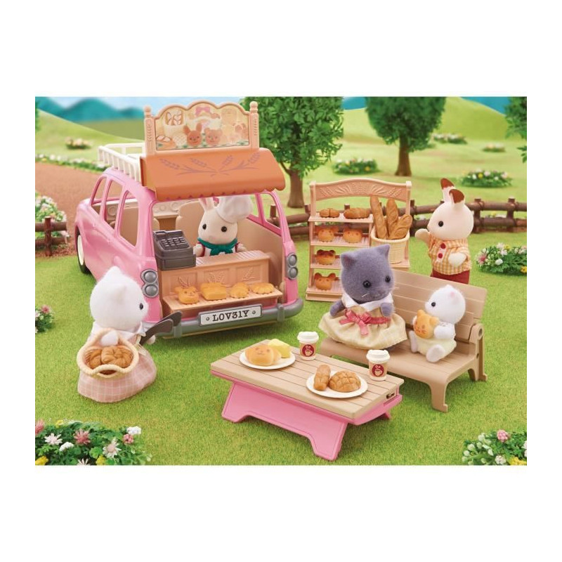 The pink minivan and picnic set