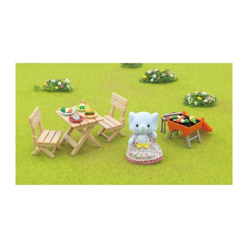 Sylvanian Families - The Elephant Girl and Her Picnic Set