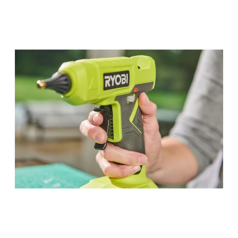 RYOBI - 18V ONE+ glue gun - heats up in 3 min - heat indicator - stick