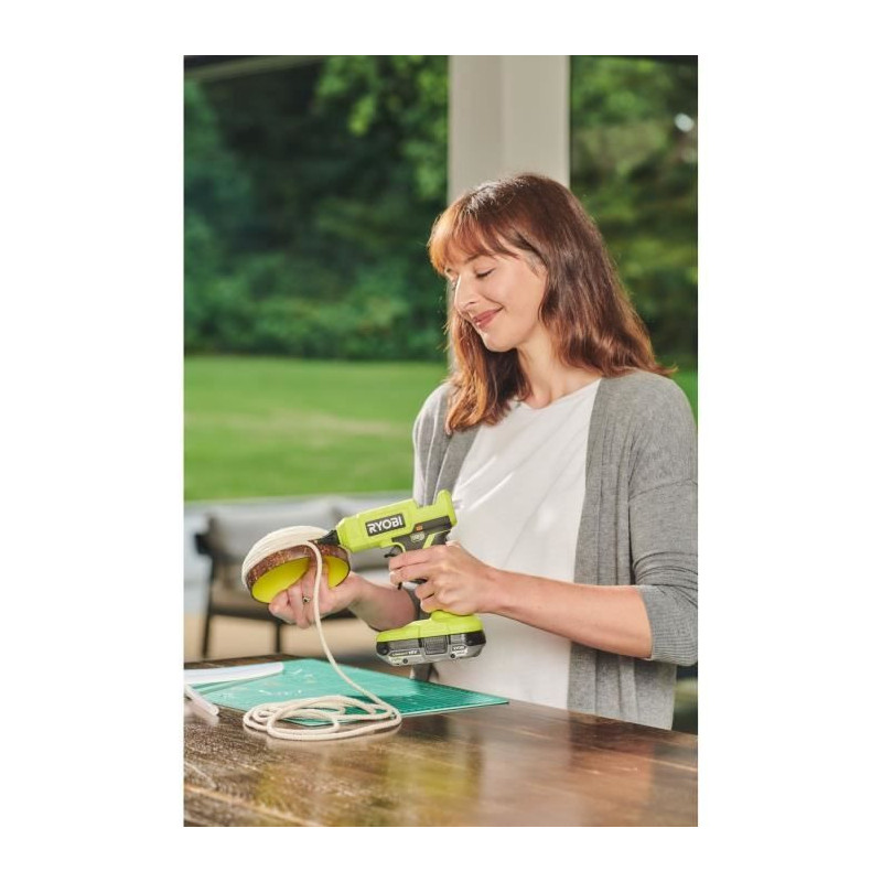 RYOBI - 18V ONE+ glue gun - heats up in 3 min - heat indicator - stick