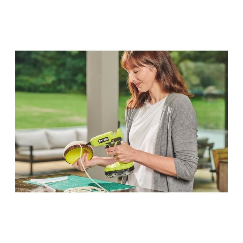 RYOBI - 18V ONE+ glue gun - heats up in 3 min - heat indicator - stick