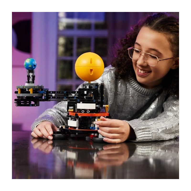 LEGO Technic 42179 Planet Earth and Moon in Orbit, Toy, Solar System T