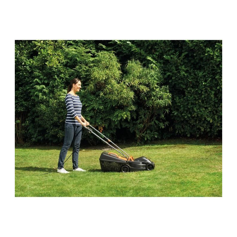 BLACK & DECKER Mower 32cm - 1000W BEMW351