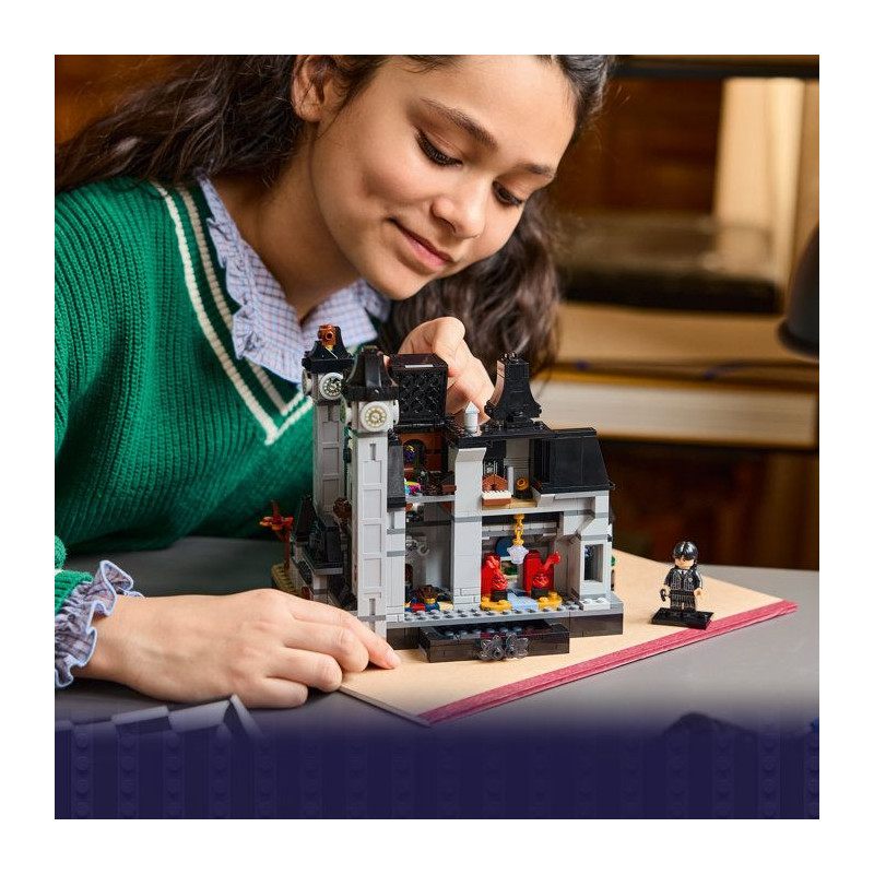 LEGO Mercredi 76788 L'Académie Nevermore - Maquette d'École avec 3 F