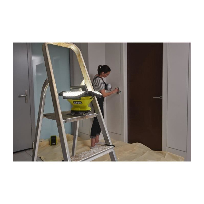 Spot LED 360° - RYOBI - 18V - 3 intensités : 3 500 / 2 000 / 1 000 /
