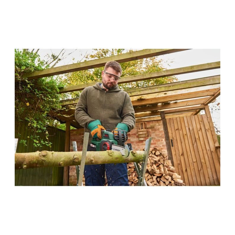 Bosch Universalchain 18 wireless chainsaw 18 - Length of the guide 200