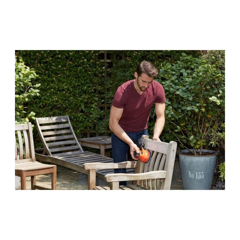BLACK & DECKER Eccentric sander -230 watts