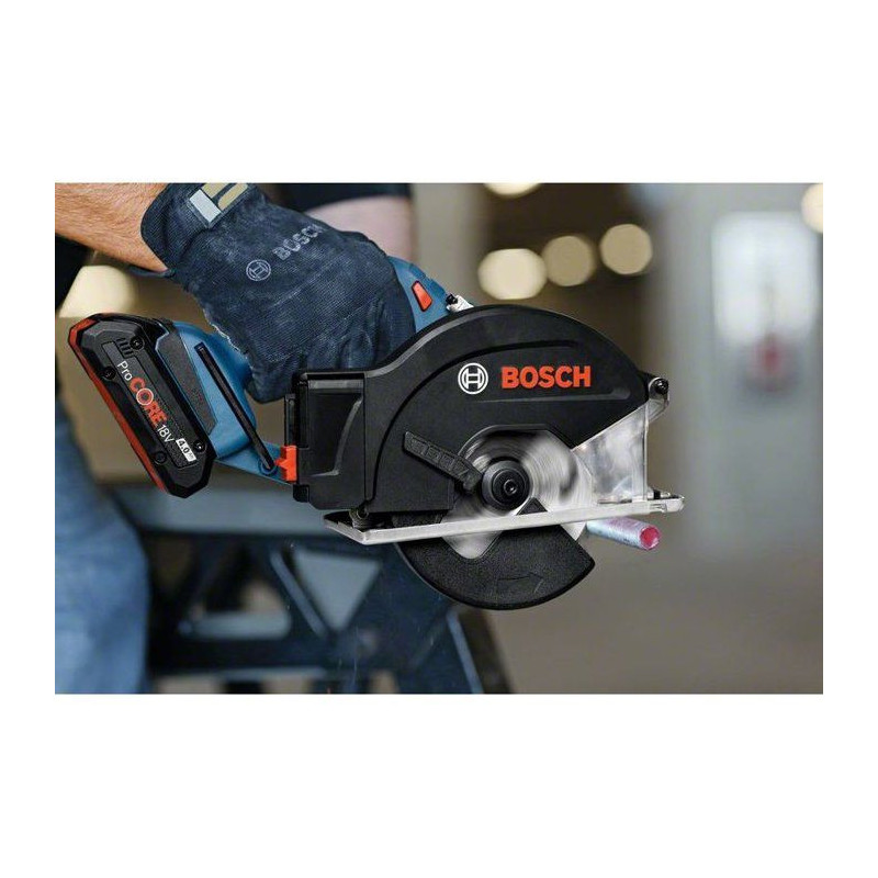 Bosch Professional GKM 18V-50 circular saw, 136mm blade diameter, with
