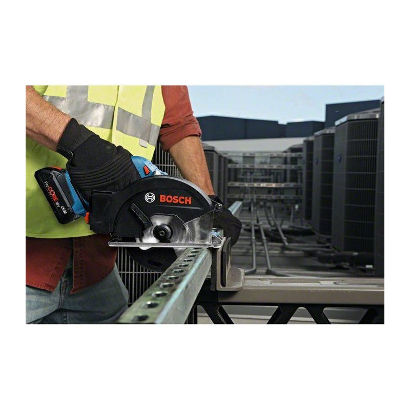 Bosch Professional GKM 18V-50 circular saw, 136mm blade diameter, with