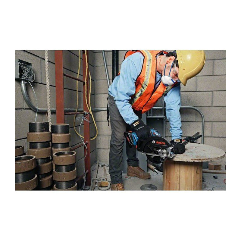 Bosch Professional GKM 18V-50 circular saw, 136mm blade diameter, with