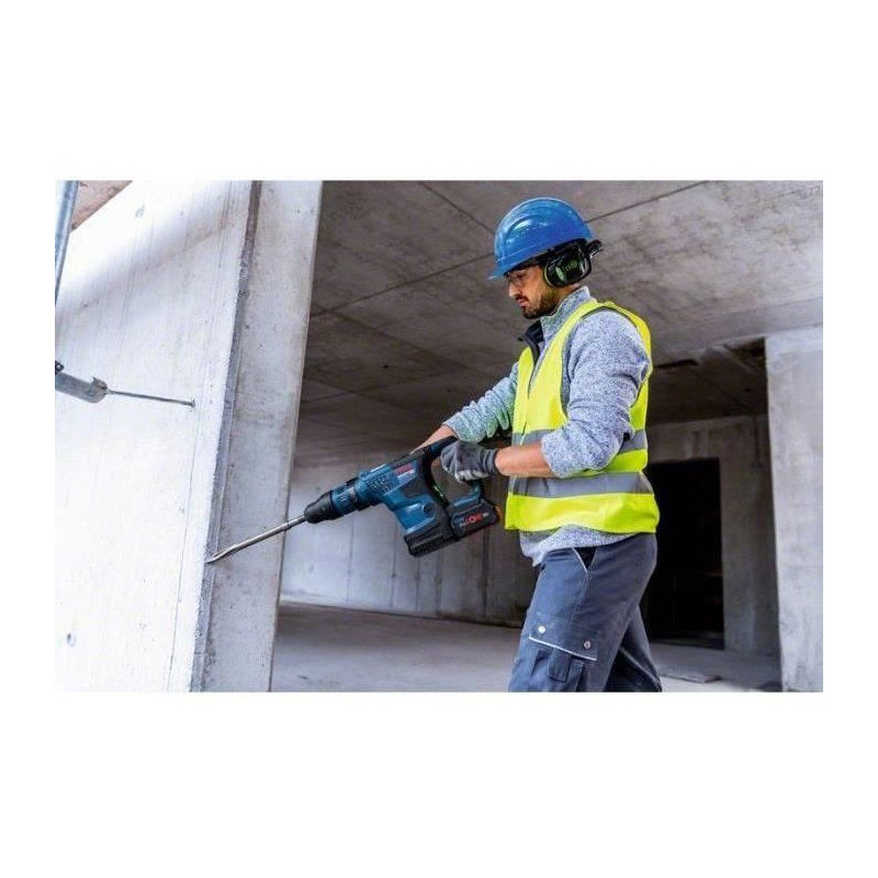 SDS Max GBH 18V-36 C cordless rotary hammer with two ProCORE 5.5Ah bat