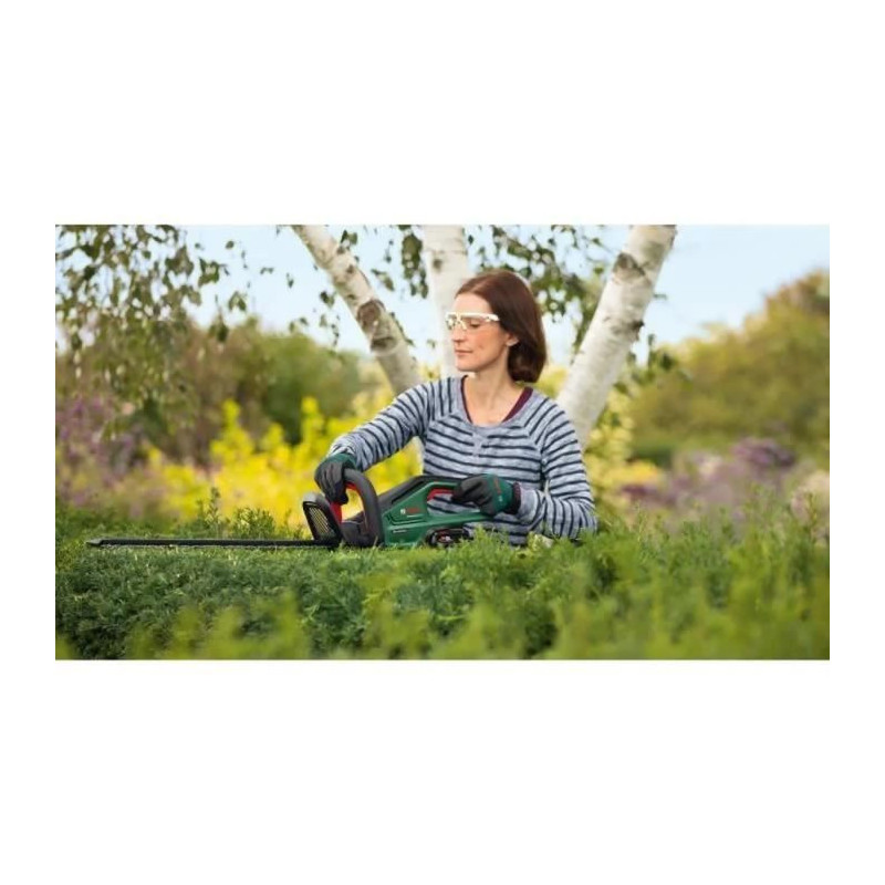 UniversalHedge Cut 18-55 cordless hedge trimmer with 2 Bosch batteries
