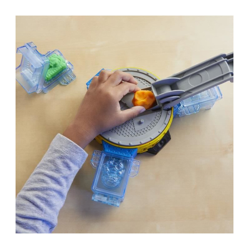 Play-Doh Hulk Smash It All, Modeling Clay Set with Hulk Figure, Ages 4