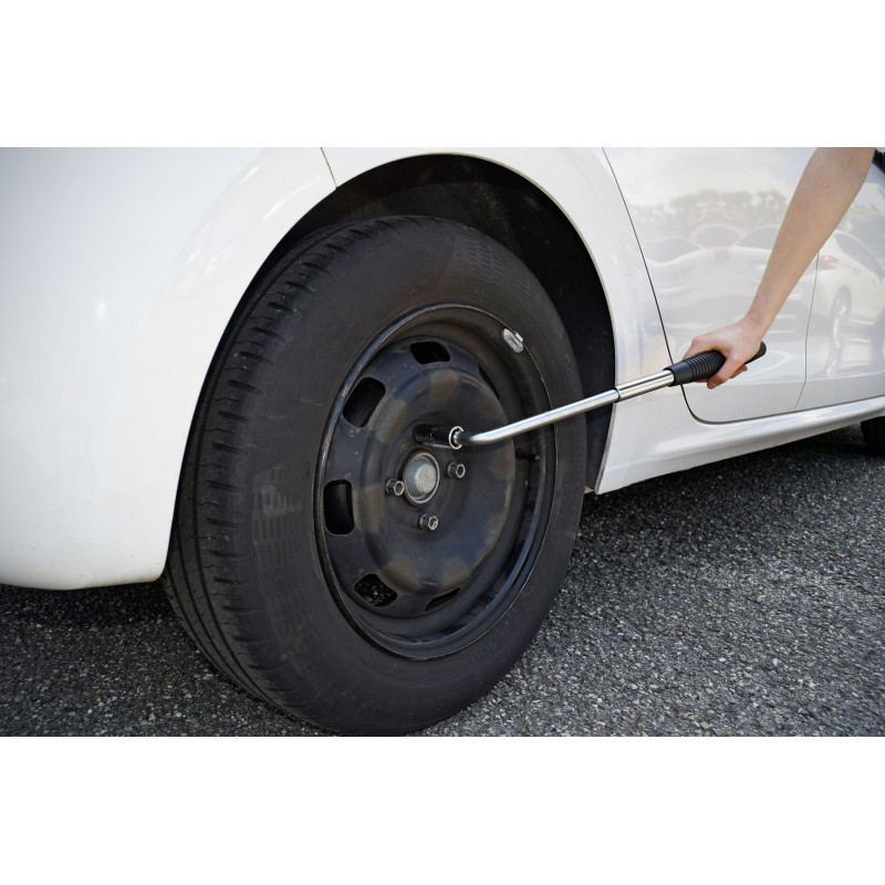 telescopic wheel wrench