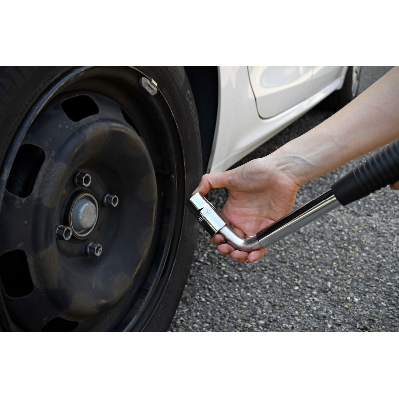telescopic wheel wrench