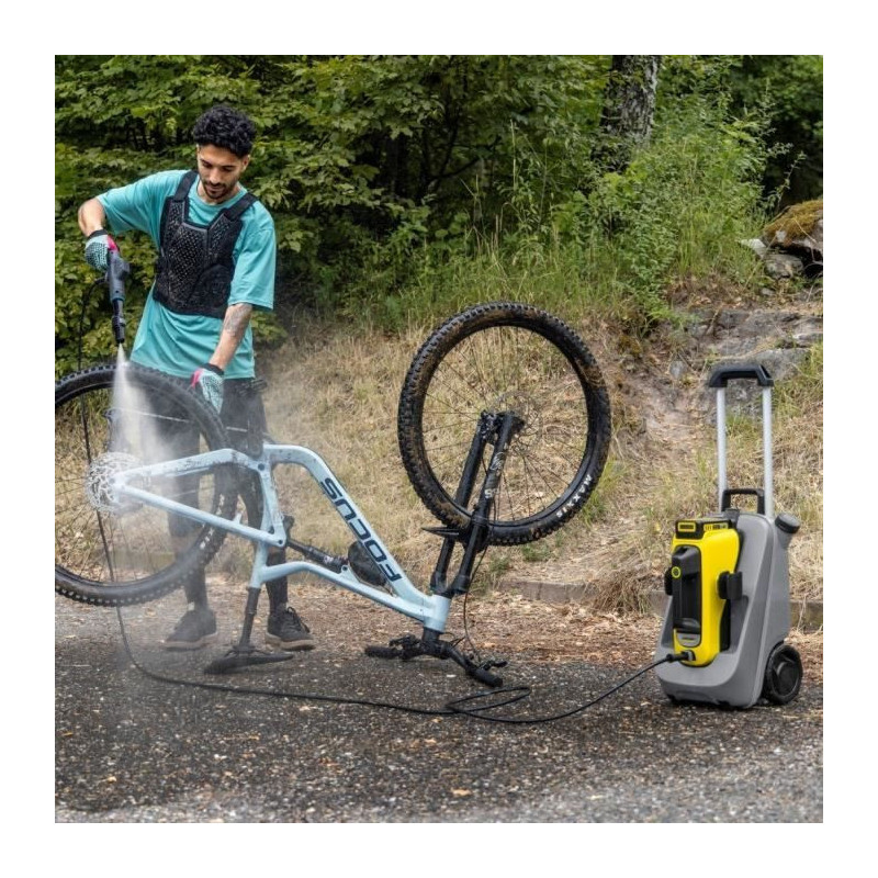 OC 6-18 Premium medium pressure mobile cleaner (with 18 V / 2.5 Ah bat