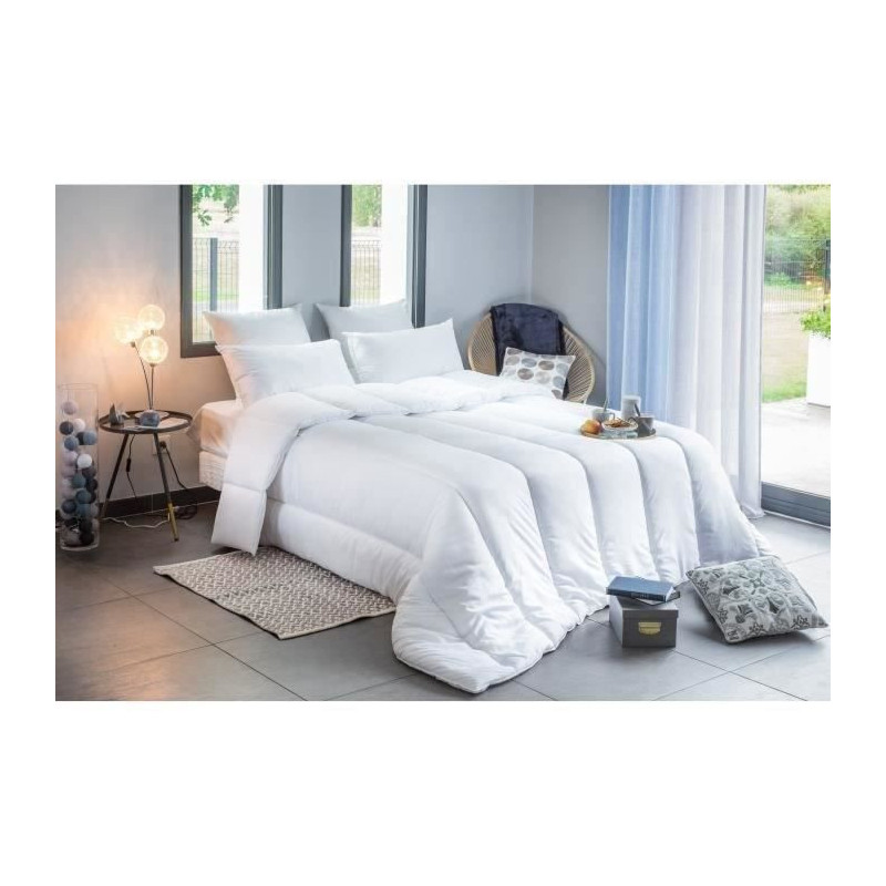 Duvet - 220 x 240 cm - temperate - 100% polyester - 2 people - white