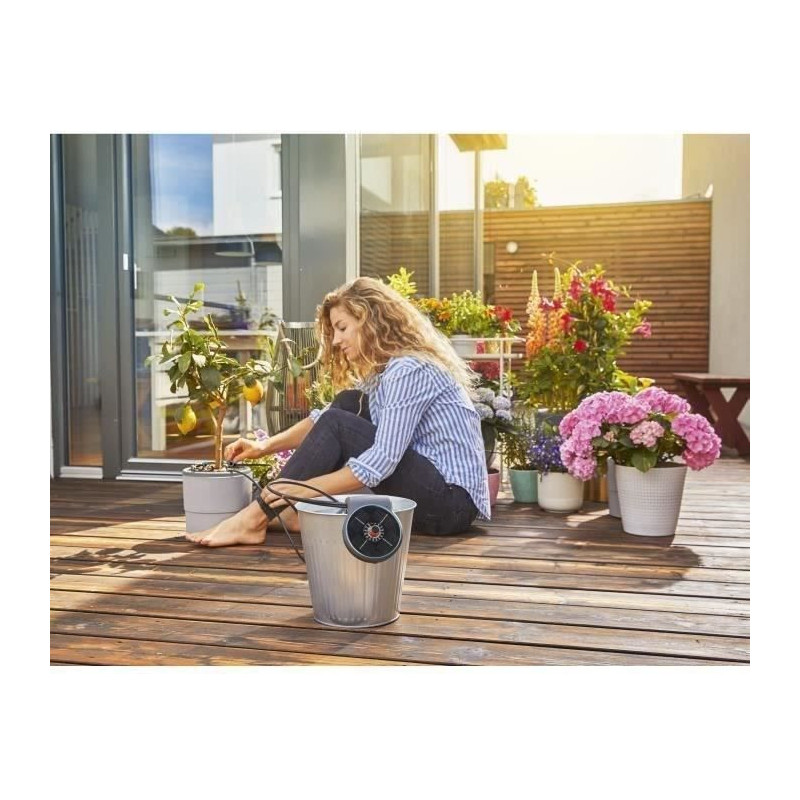 GARDENA AquaBloom Solar Automatic Watering Solution
