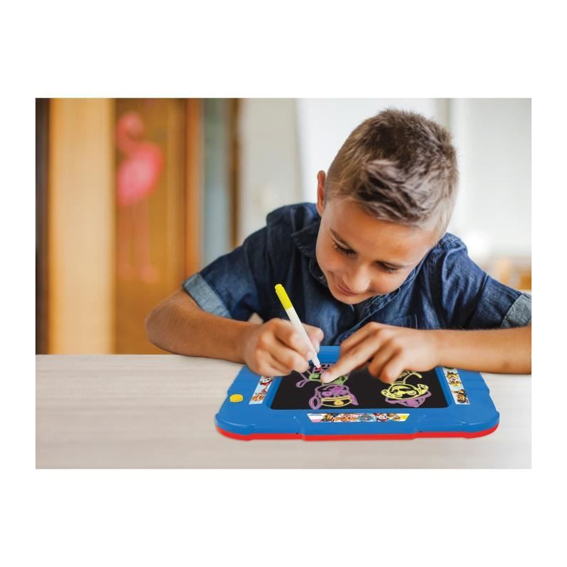 PAT 'PATROUILLE Slate to draw neon light with markers and color models