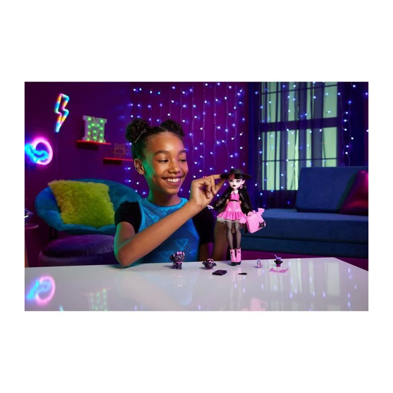 Monster High Draculaura Doll with Pet and Accessories HRP64