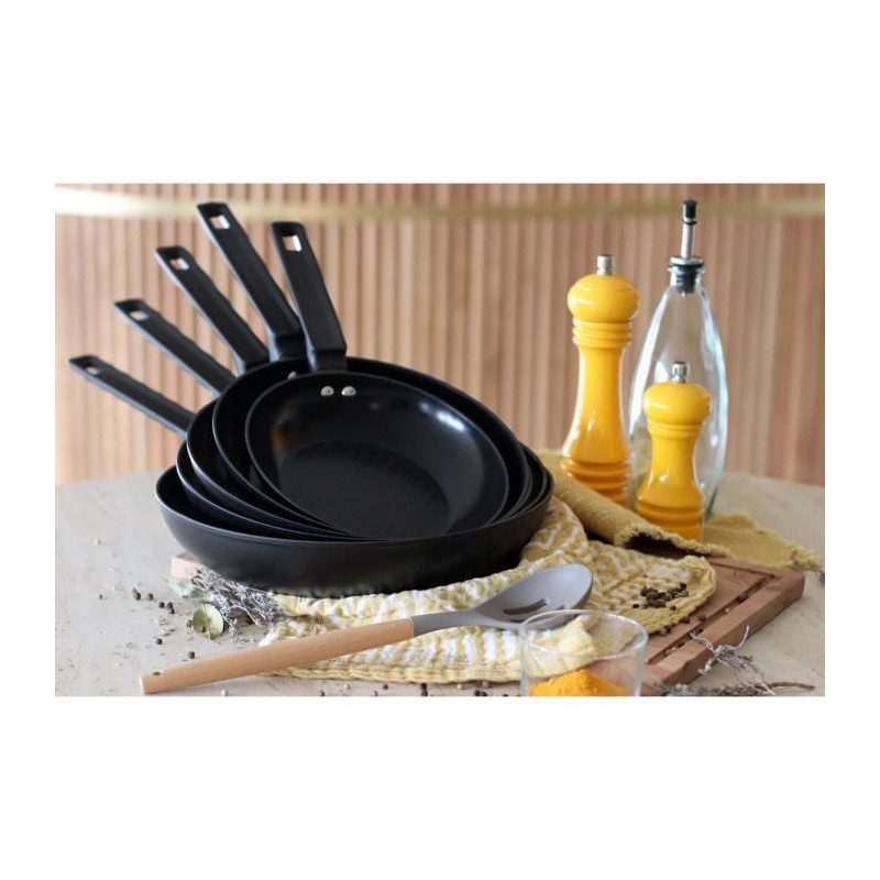 Frying pan - MENASTYL - 6020635 - Forged aluminum - 20 cm - Black - Su