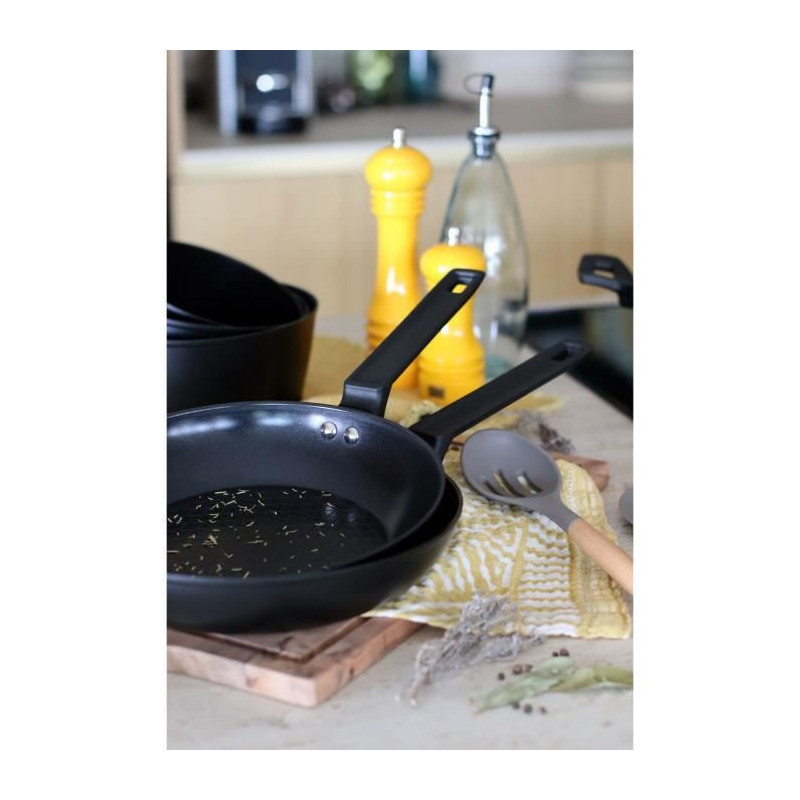 Frying pan - MENASTYL - 6020639 - Forged aluminum - 30 cm - Black - Su