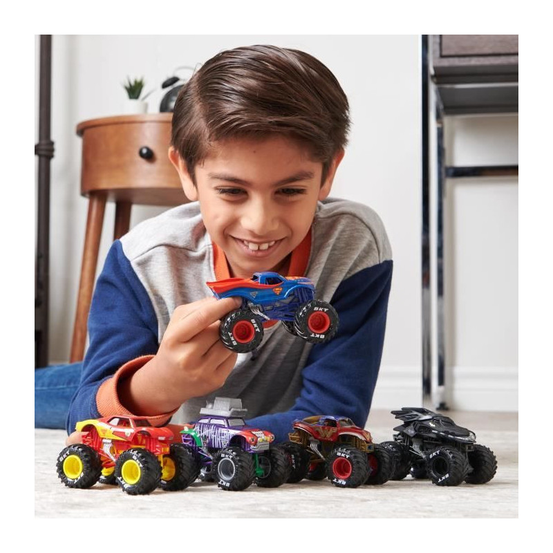PACK OF 5 DIE-CAST VEHICLES 1:64 DC COMICS Monster Jam
